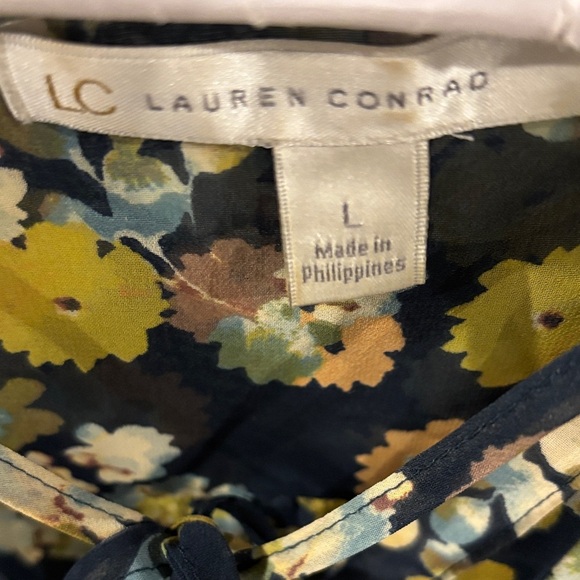 LC Lauren Conrad Navy Floral Women's Top - Picture 3 of 8